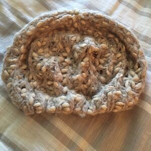 URBAN OUTFITTERS knitted hat
